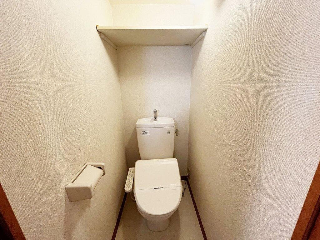 Room image 8