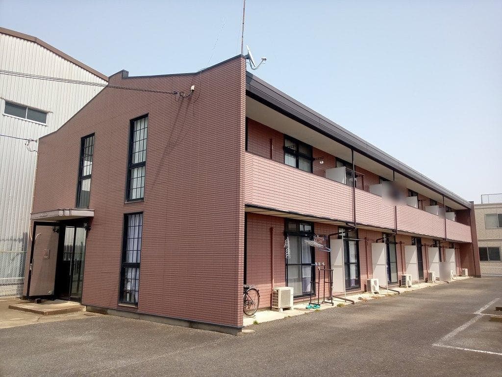 Main exterior of leopalace Mahito '97