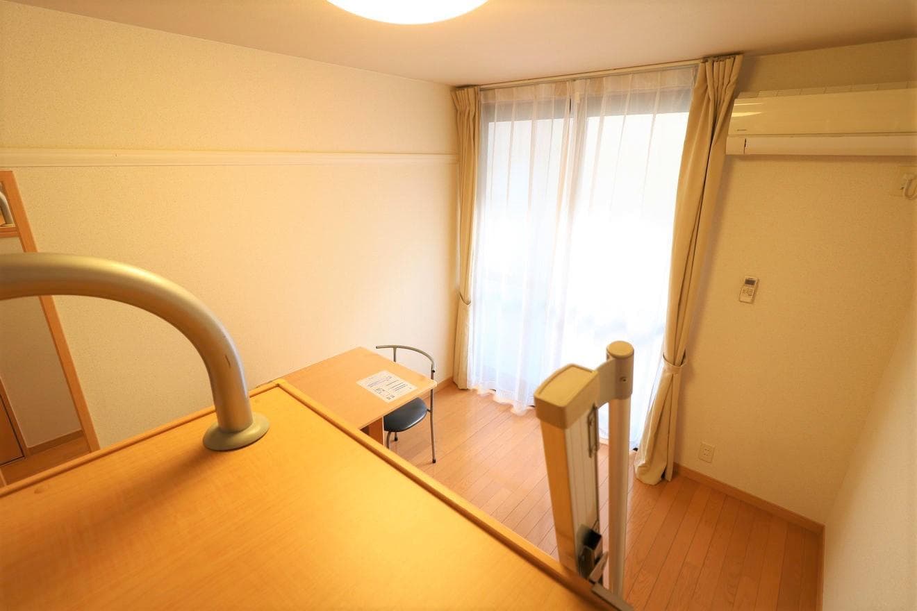 Room image 8