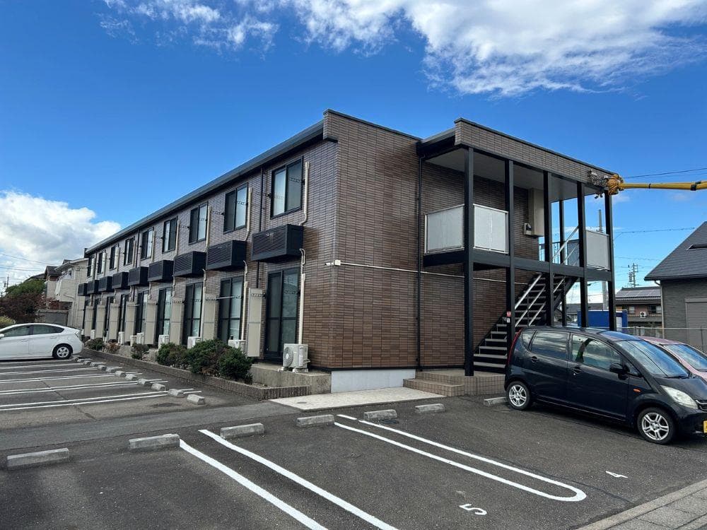 Main exterior of leopalace Miwa