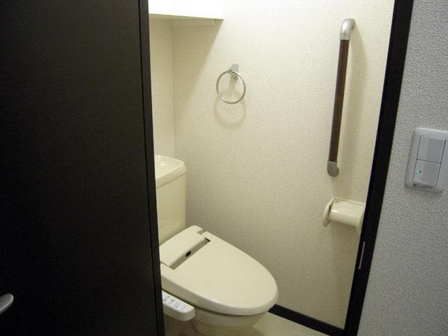 Room image 8