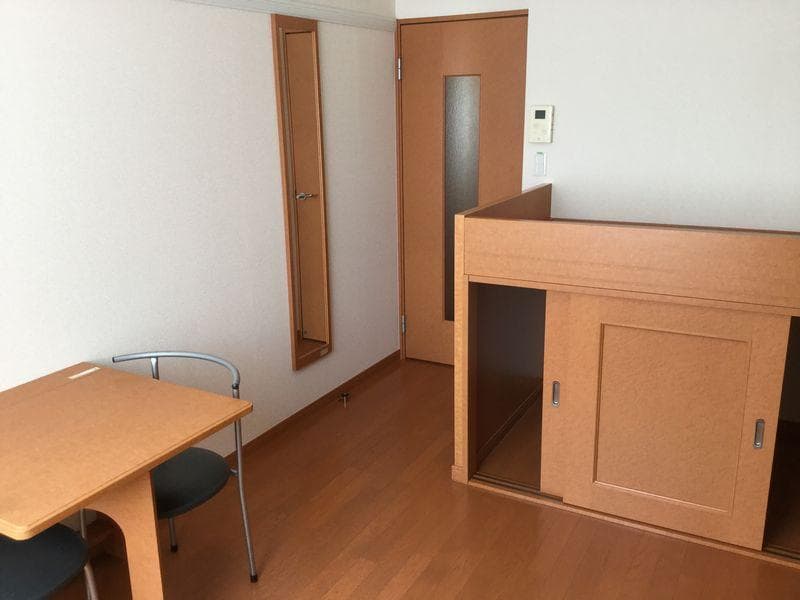 Room image 8