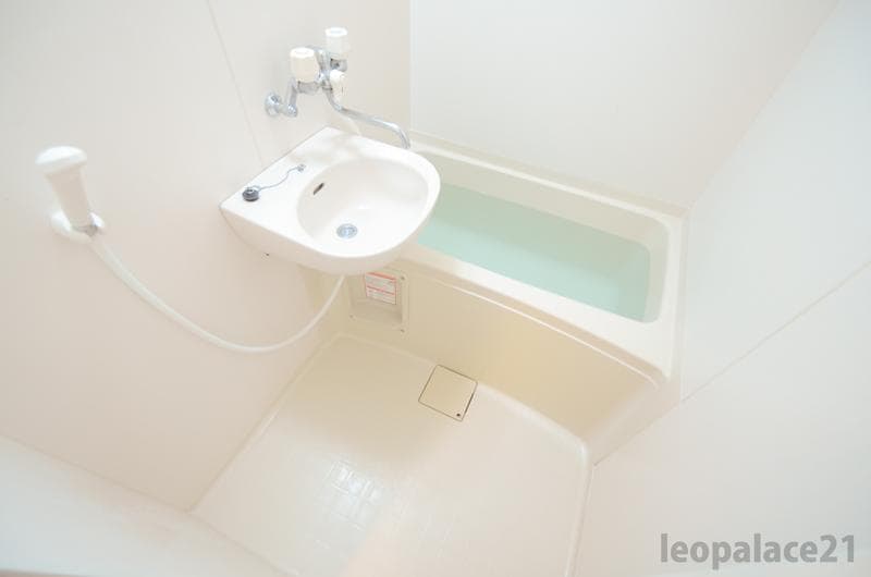 Room image 8