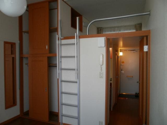 Room image 8