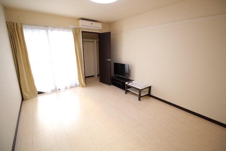Room image 16