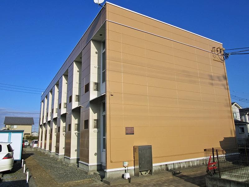 Main exterior of leopalace Kagohara
