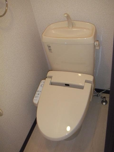 Room image 11