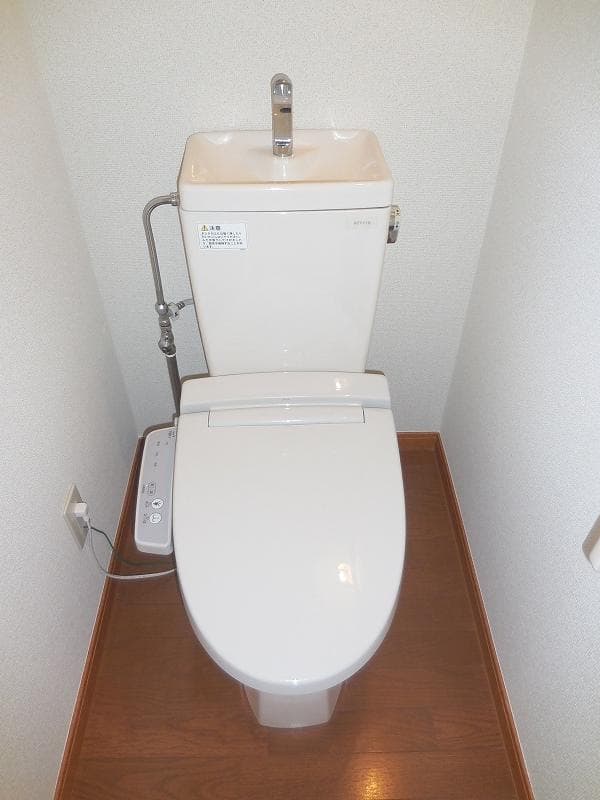 Room image 8