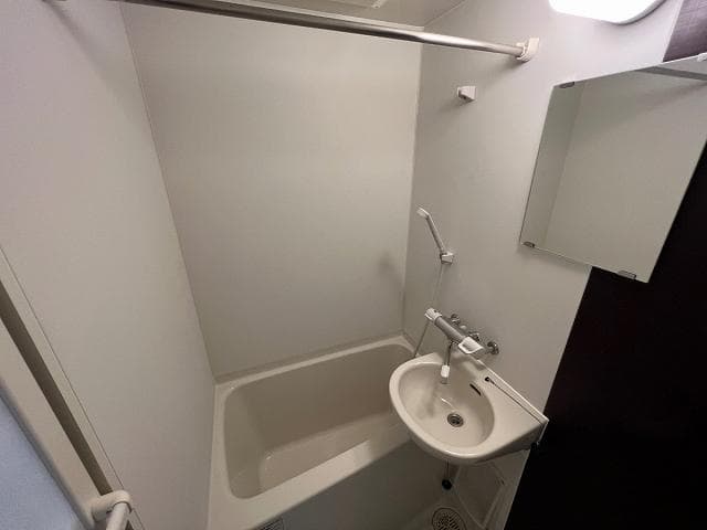 Room image 12
