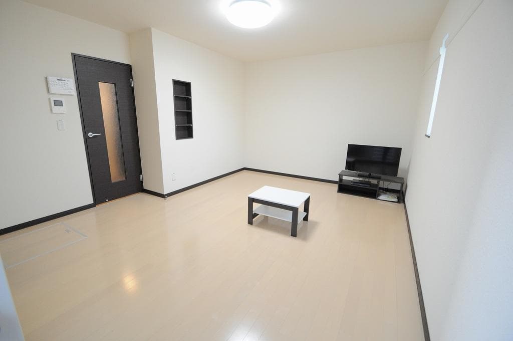 Preview interior of LEONEXT Famille S