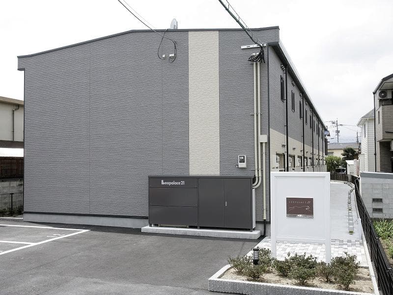 Main exterior of leopalace 2008