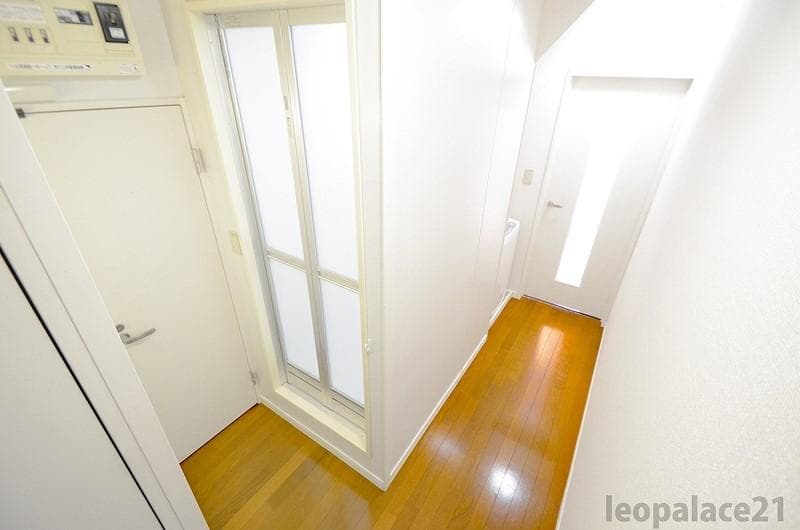 Room image 10