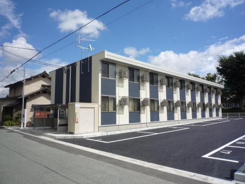Main exterior of LEONEXT Hyakubankan
