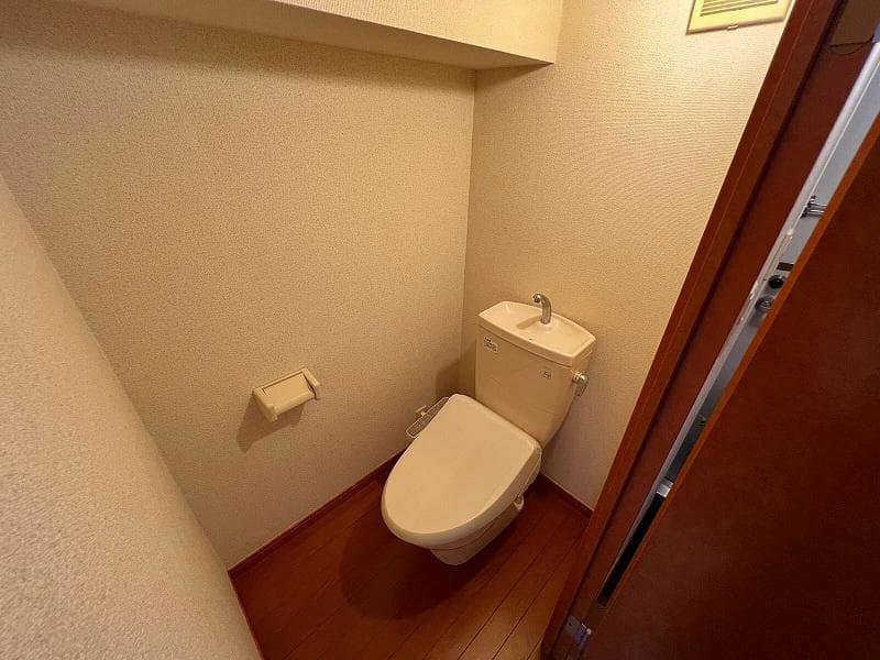 Room image 8