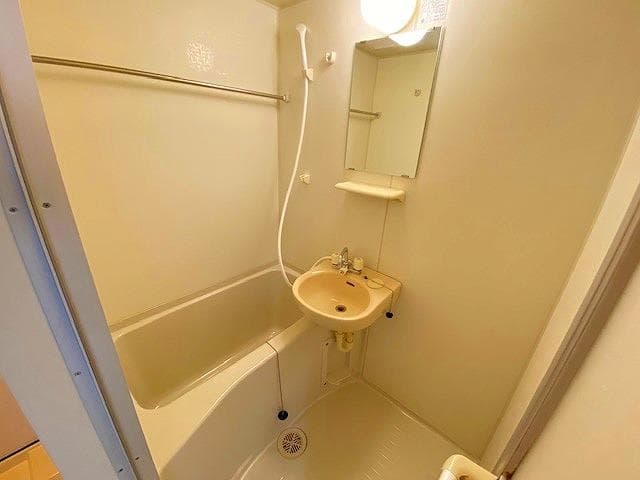 Room image 12