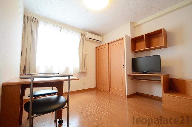 Room image 8