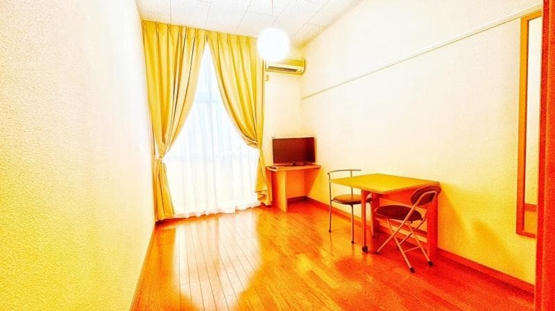 Room image 8