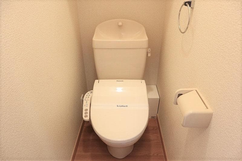 Room image 8