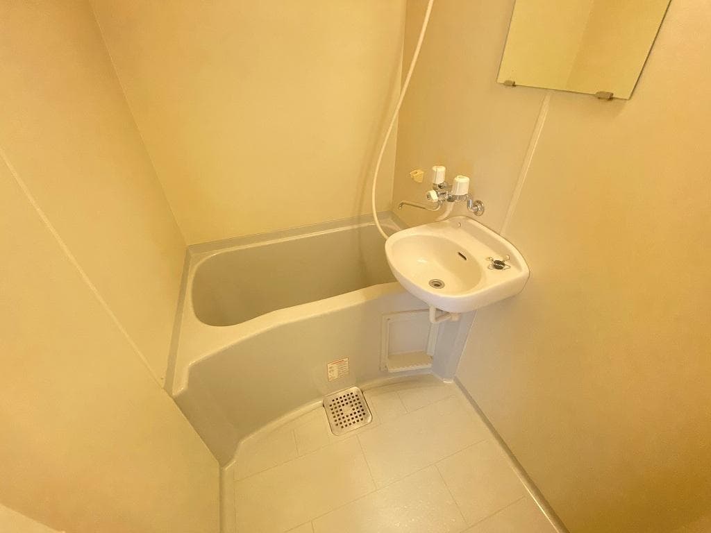 Room image 15