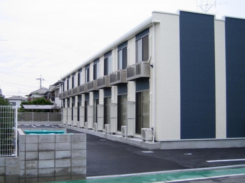 Main exterior of LEONEXT Kalmia Okui