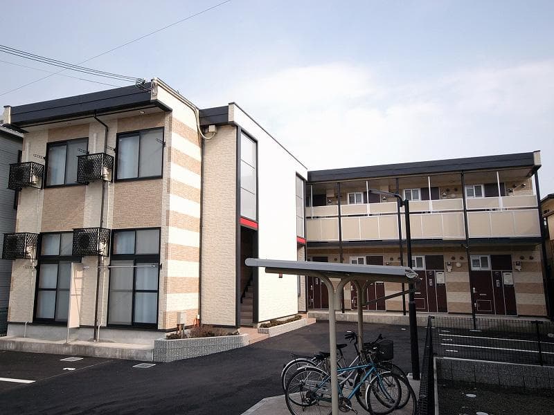 Main exterior of leopalace Saiwai