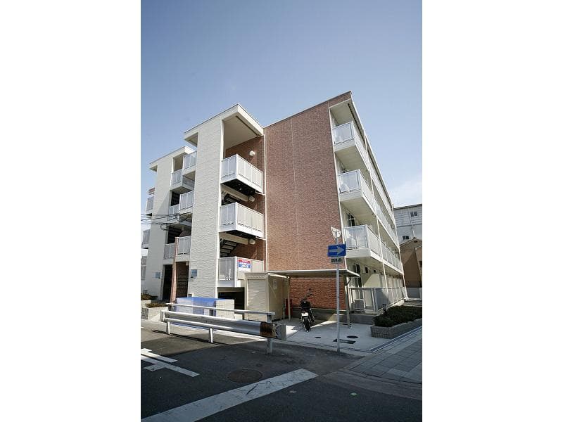 Main exterior of leopalace Reverber III