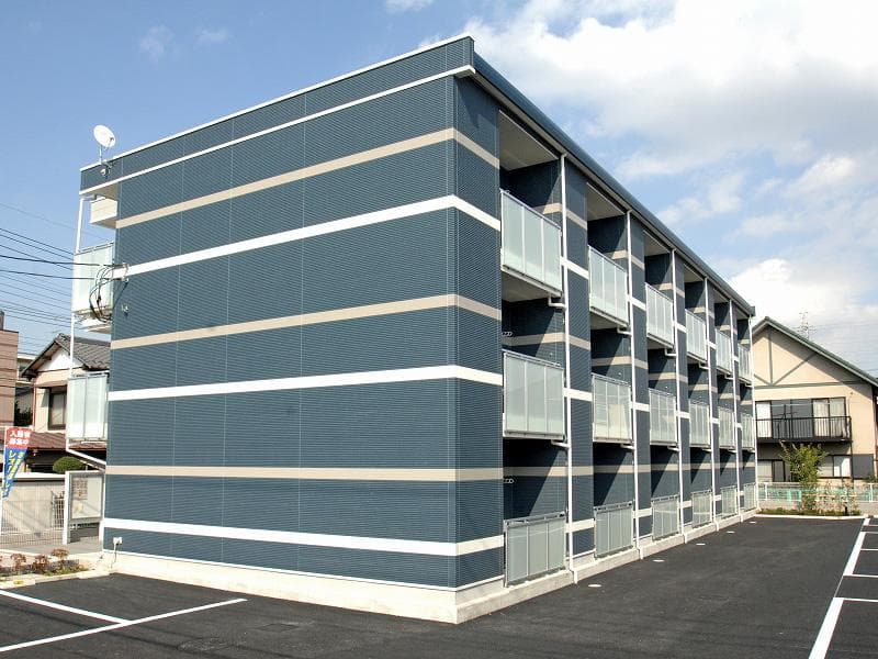 Main exterior of LEONEXT Suehiro