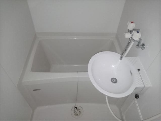 Room image 8