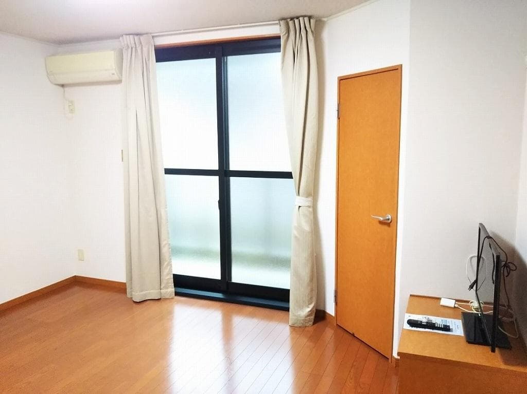 Room image 8