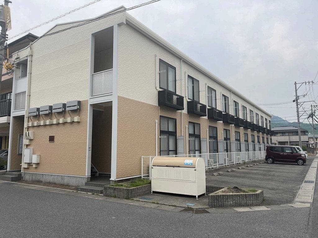 Main exterior of leopalace Miharu