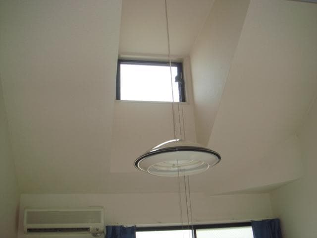 Room image 15