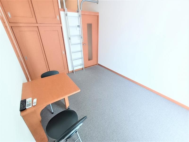 Room image 8