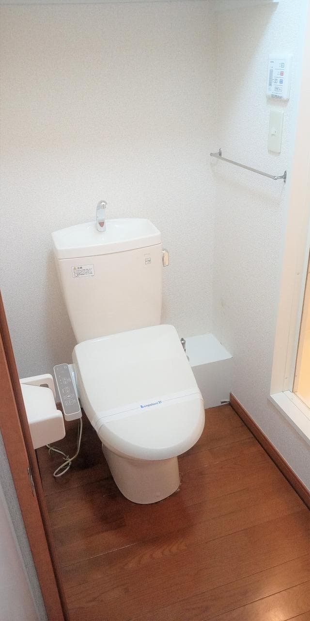 Room image 10