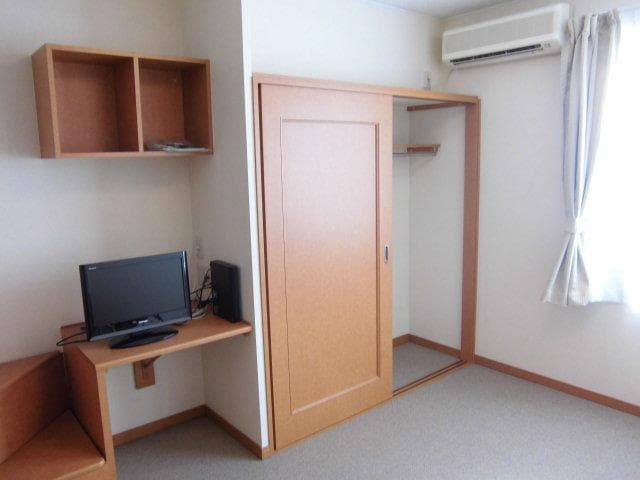 Room image 8