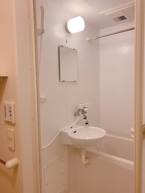 Room image 8