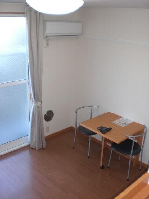 Room image 8