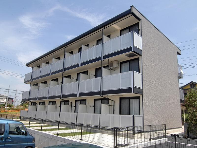 Main exterior of leopalace Sunflower House