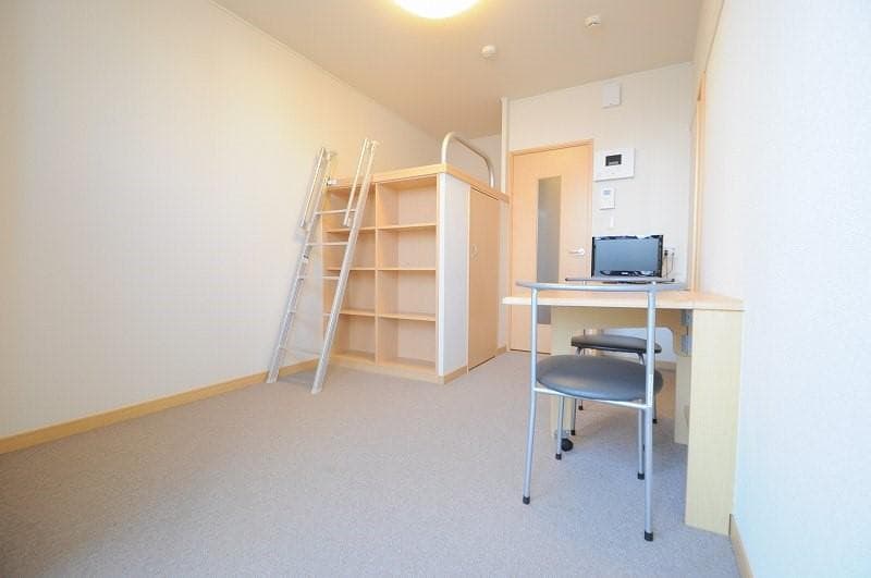 Room image 8