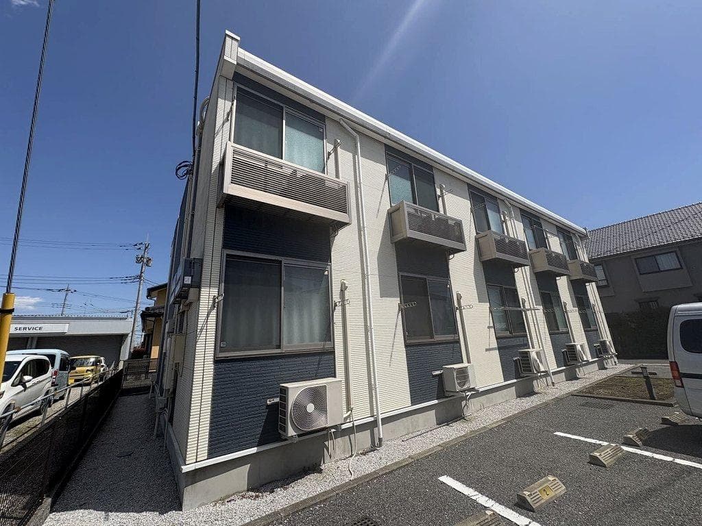 Main exterior of LEONEXT Indem Feld