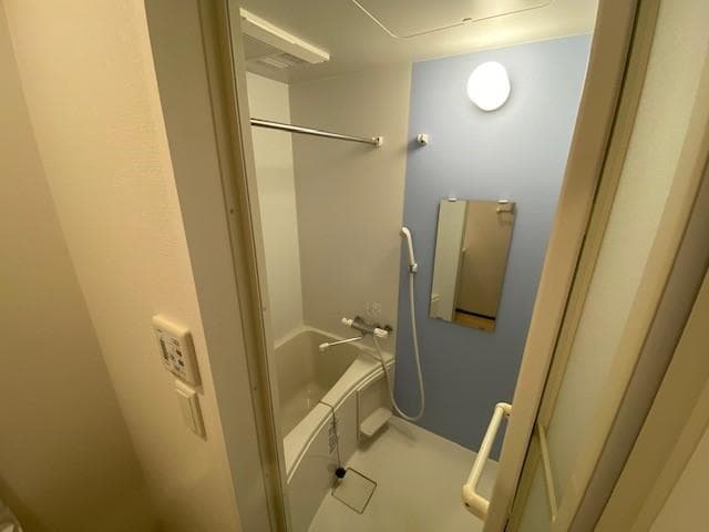 Room image 8