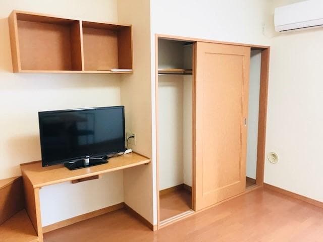 Room image 8