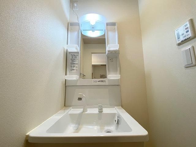 Room image 9