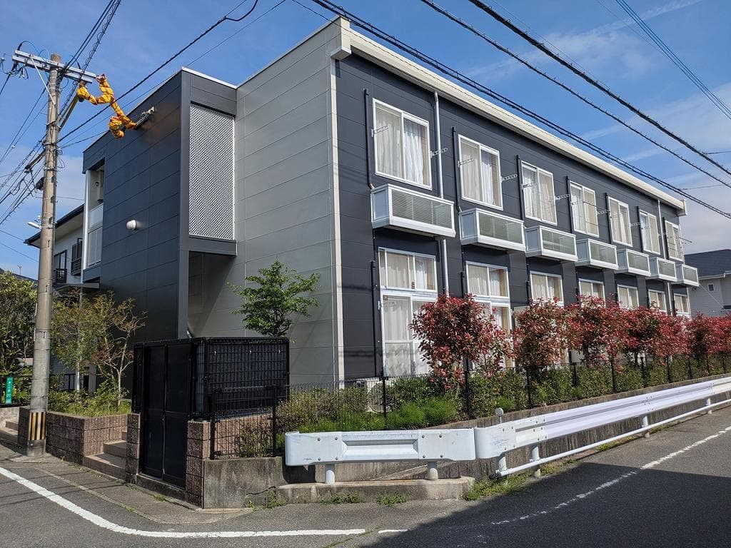 Main exterior of leopalace Izumi