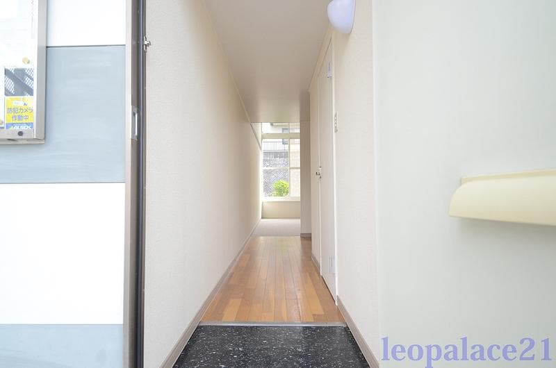 Room image 11