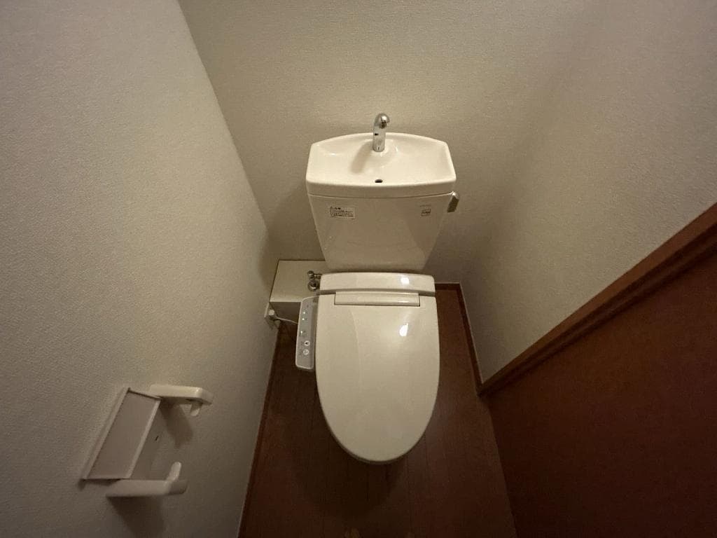 Room image 8