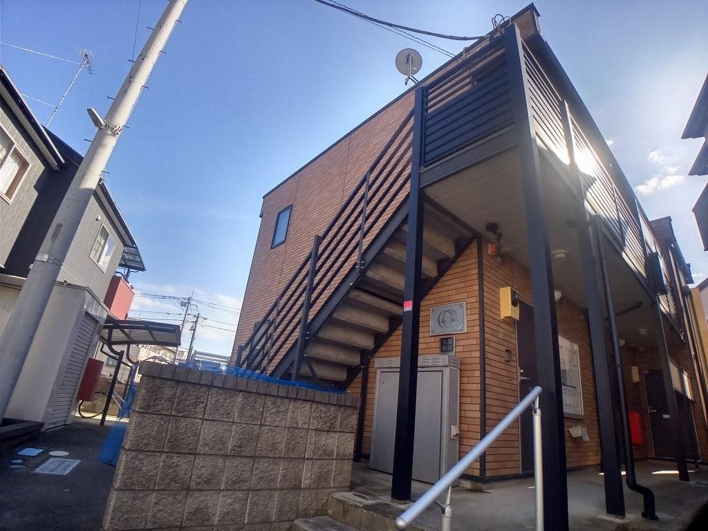 Main exterior of LEONEXT Elvita II