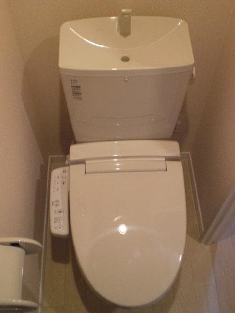 Room image 8