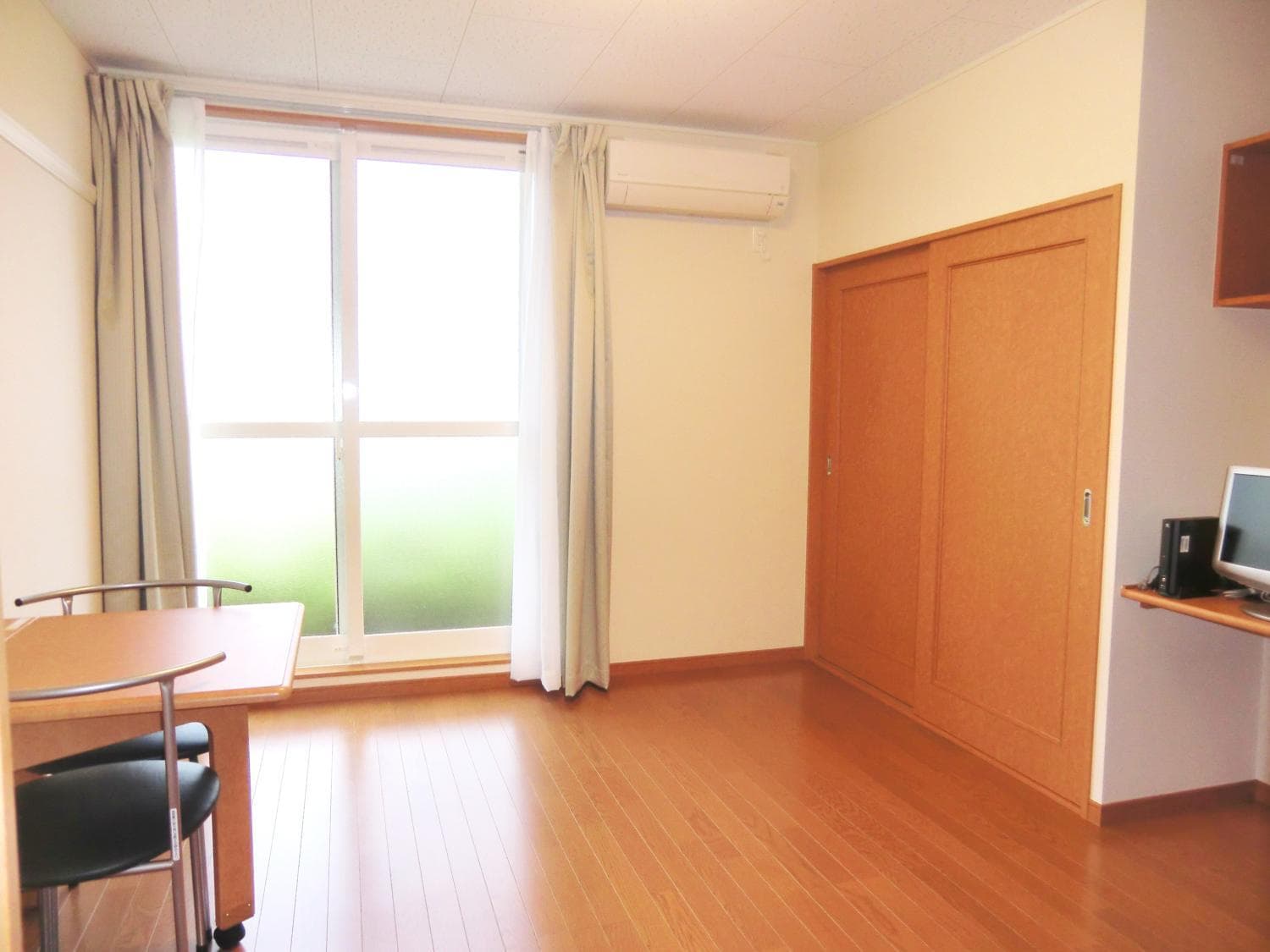 Room image 14