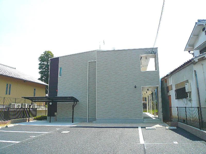 Main exterior of LEONEXT CREA Higashikan