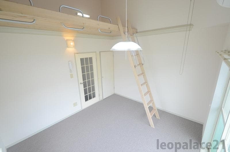 Room image 12